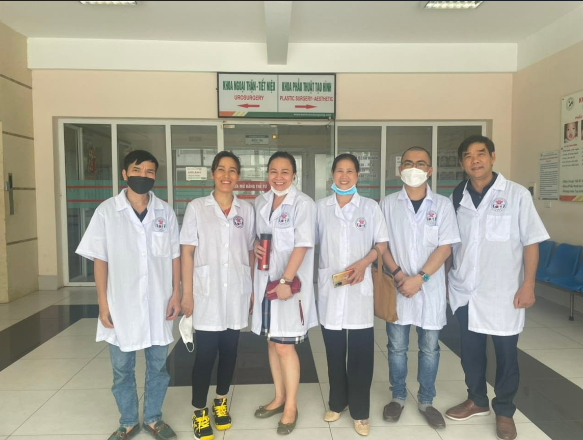 Cô Ái trong hoạt động nghề y